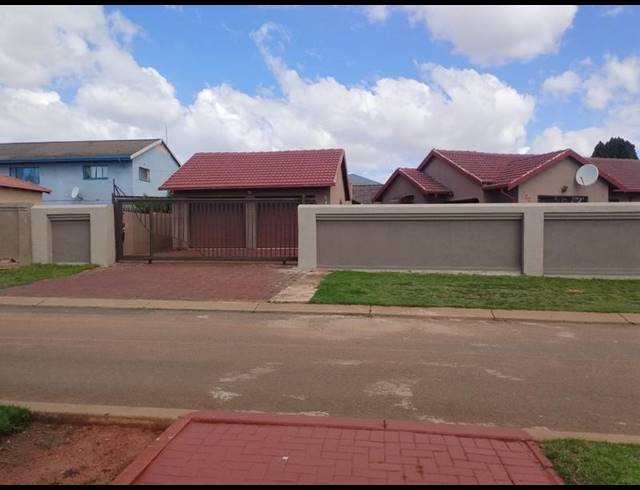 3 BEDROOM HOUSE FOR SALE IN ZAKARIYYA PARK